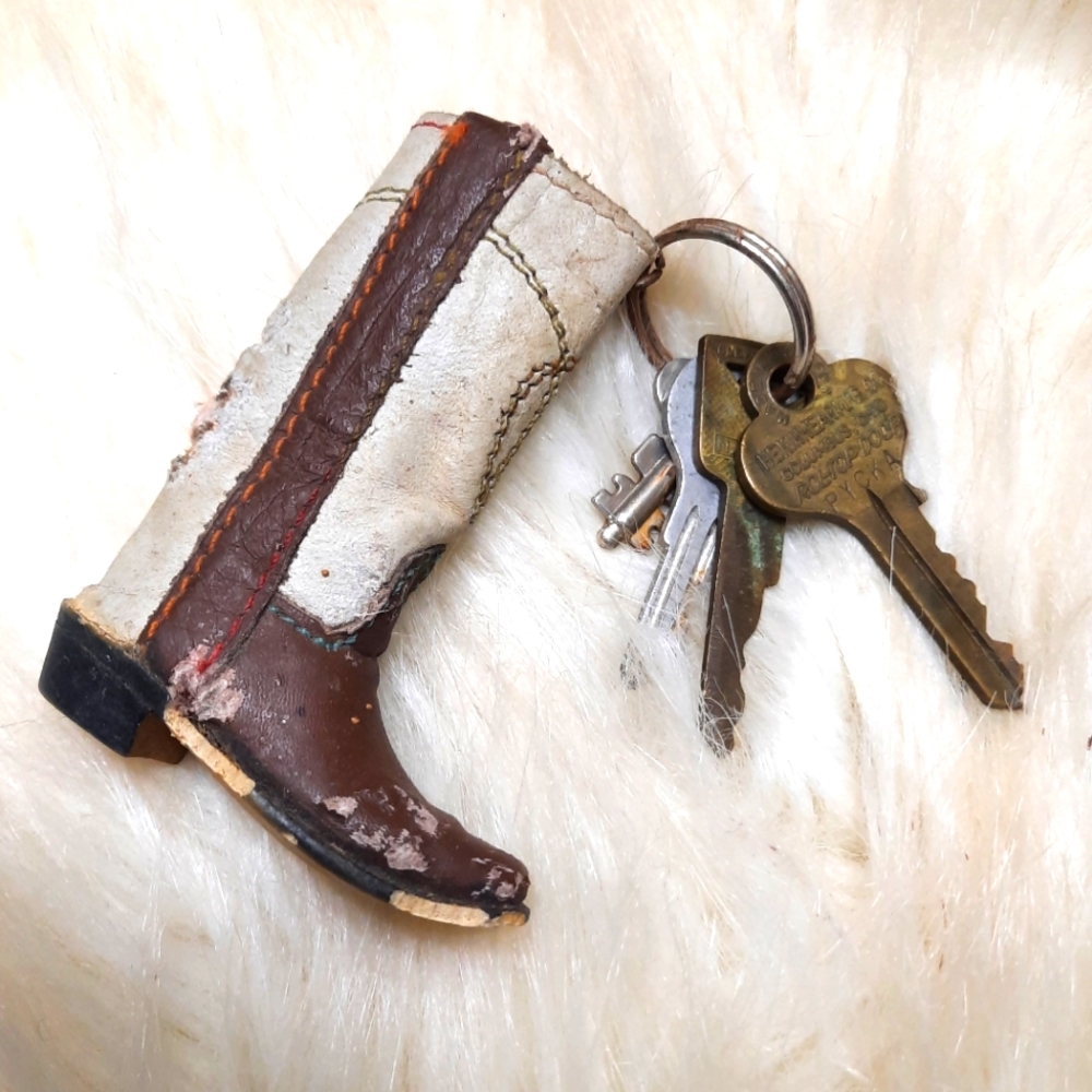 ~{Vintage}~ 80's leather boot Keychain with skeleton keys.